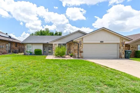 10520 Ricky Ln, Midwest City, OK 73130