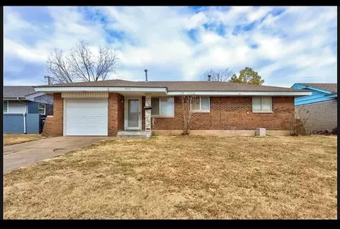 923 SW 4th Pl, Moore, OK 73160