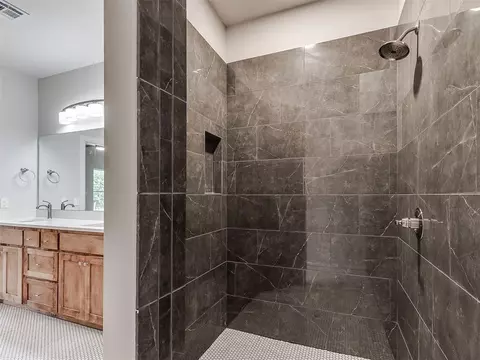 Bath - 103 W Pine St, Tuttle, OK 73089 photo 4 of 5