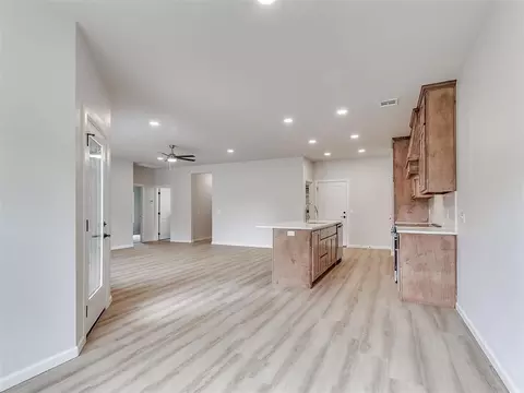 Living - 103 W Pine St, Tuttle, OK 73089 photo 6 of 6