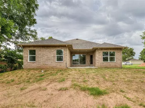 Exterior - 103 W Pine St, Tuttle, OK 73089 photo 2 of 3