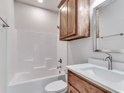 Bath - 103 W Pine St, Tuttle, OK 73089 photo 5 of 5