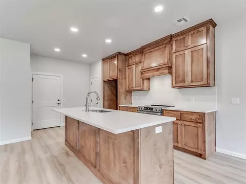 103 W Pine St, Tuttle, OK 73089