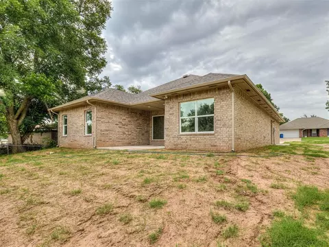 Exterior - 103 W Pine St, Tuttle, OK 73089 photo 3 of 3