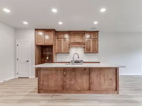 Kitchen - 103 W Pine St, Tuttle, OK 73089 photo 3 of 6