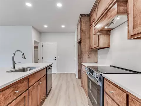Kitchen - 103 W Pine St, Tuttle, OK 73089 photo 4 of 6
