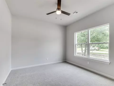 Bedroom - 103 W Pine St, Tuttle, OK 73089 photo 5 of 10