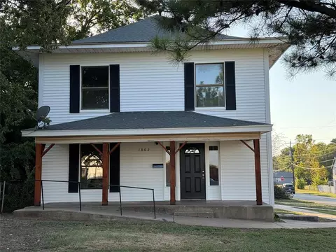 1002 S 5th St, Chickasha, OK 73018