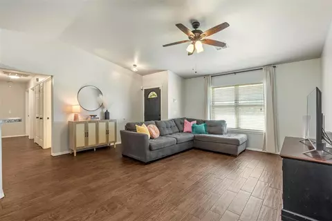 12281 SW 11th St, Yukon, OK 73099