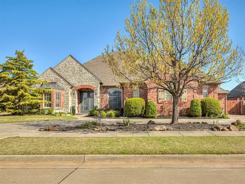 1217 Camelot Dr, Yukon, OK 73099