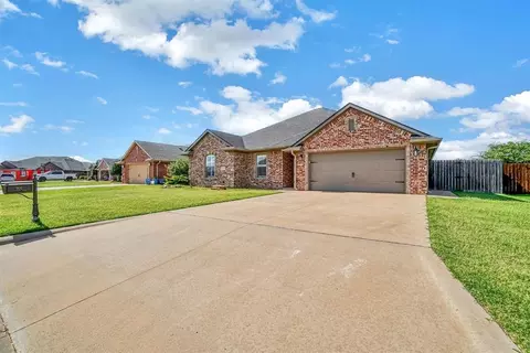 901 Stephanie Ln, Altus, OK 73521