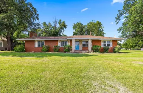 1705 E Oklahoma Ave, Guthrie, OK 73044 photo 1