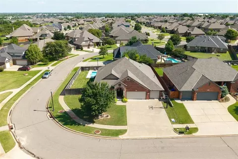 415 Lake Grove Ct, Norman, OK 73069