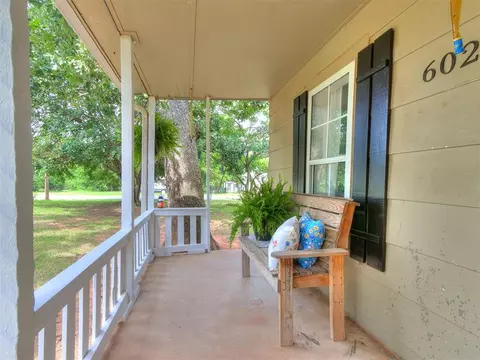 602 E 6th St, Chandler, OK 74834