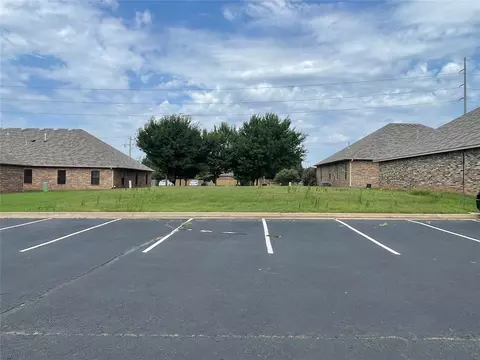 781 N Santa Fe Ave, Edmond, OK 73013