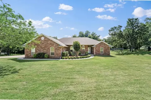 4444 S Deer Park Ln, Harrah, OK 73045