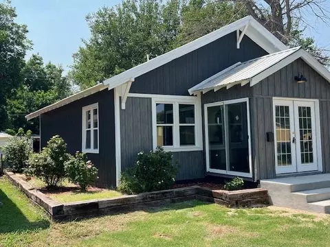 315 N Main St, Hobart, OK 73651