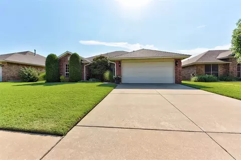3808 Notting Hill Dr, Moore, OK 73160