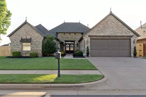 15921 James Thomas Ct, Edmond, OK 73013