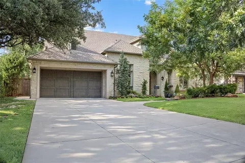 1717 Dorchester Pl, Nichols Hills, OK 73120