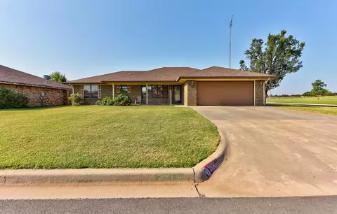 2000 Morgandee Ln, Weatherford, OK 73096