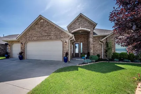 2501 Wayne Cutt Ave, Yukon, OK 73099