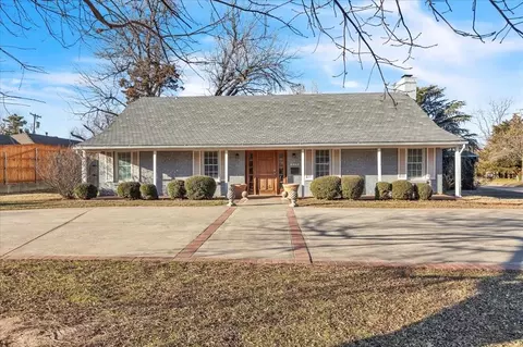 1801 Drakestone Ave, Nichols Hills, OK 73120