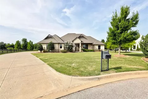 108 Red Oak Rd, Goldsby, OK 73093