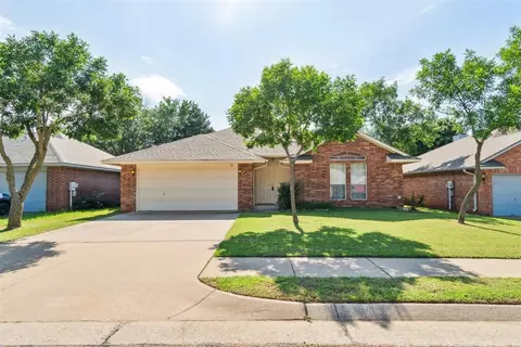 701 Rimrock Rd, Edmond, OK 73034