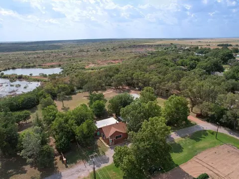 111 N Crittenden Ave, Mangum, OK 73554