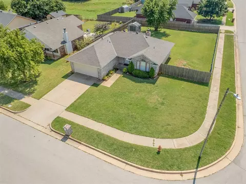 700 NE 19th Ter, Moore, OK 73160