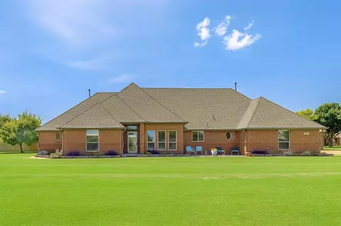 4813 Polo Ln, Mustang, OK 73064
