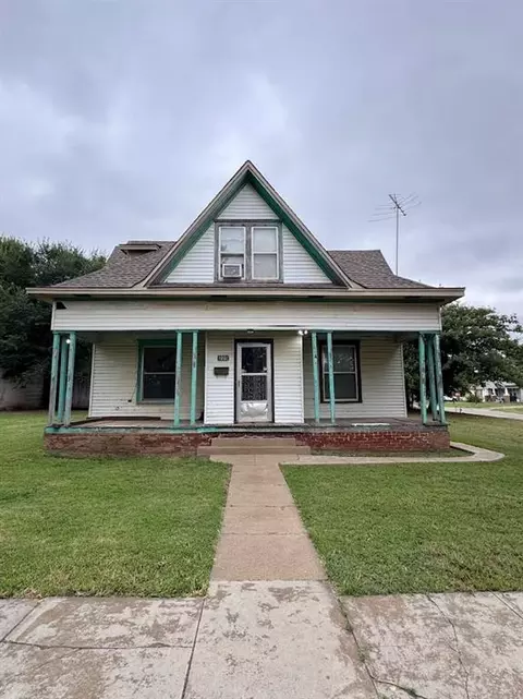 229 N Arapahoe Ave, Geary, OK 73040