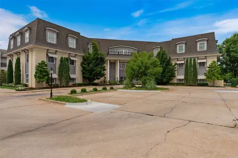 1114 Sherwood Ave #A3, Nichols Hills, OK 73116