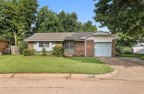 3213 W Woodlane Dr, Midwest City, OK 73110