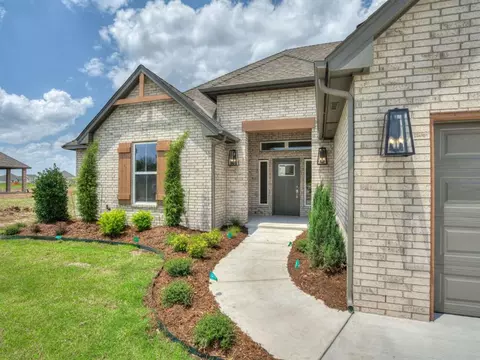 1925 SW 41st Ter, Moore, OK 73160