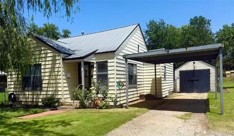817 W B Ave, Elk City, OK 73644