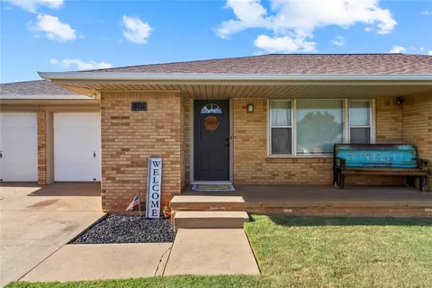 401 E Arlington Ave, Weatherford, OK 73096