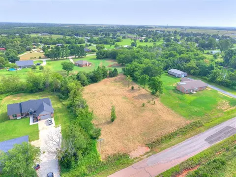 36656 W Garretts Lake Rd, Shawnee, OK 74804