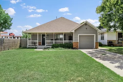 420 SW 2nd St, Moore, OK 73160