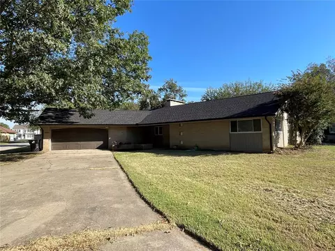 600 Diamond St, Holdenville, OK 74848