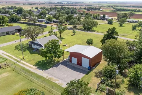 409 W 6th St, Bessie, OK 73622