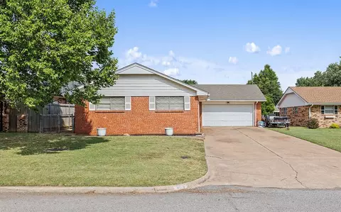300 Cherokee Ln, El Reno, OK 73036