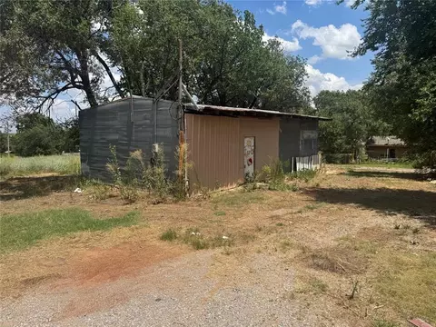 701 N 6th St, Clinton, OK 73601 photo 4