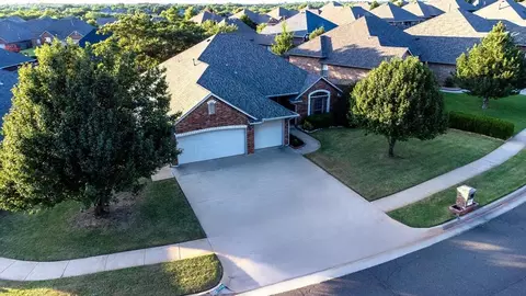 2629 SE 7th St, Moore, OK 73160