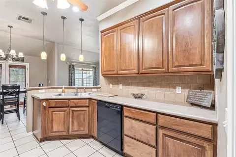 109 W End Ct, Tuttle, OK 73089 photo 9