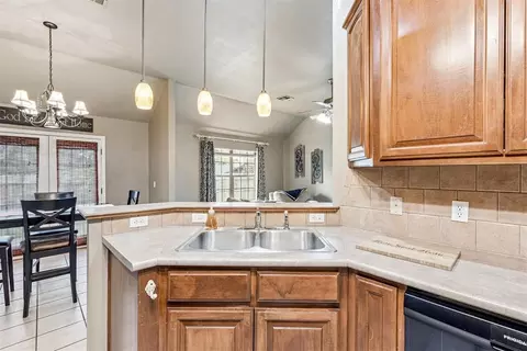 109 W End Ct, Tuttle, OK 73089 photo 7
