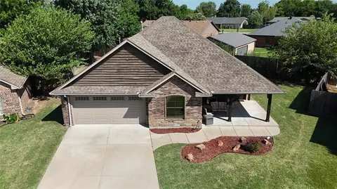 1009 NW 30th Ct, Moore, OK 73160