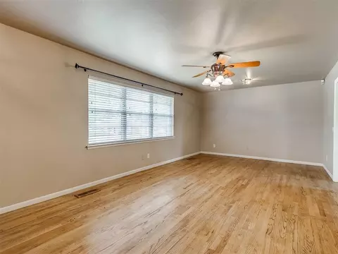 119 Thompson Dr, Moore, OK 73160 photo 4