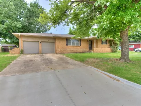 119 Thompson Dr, Moore, OK 73160 photo 2